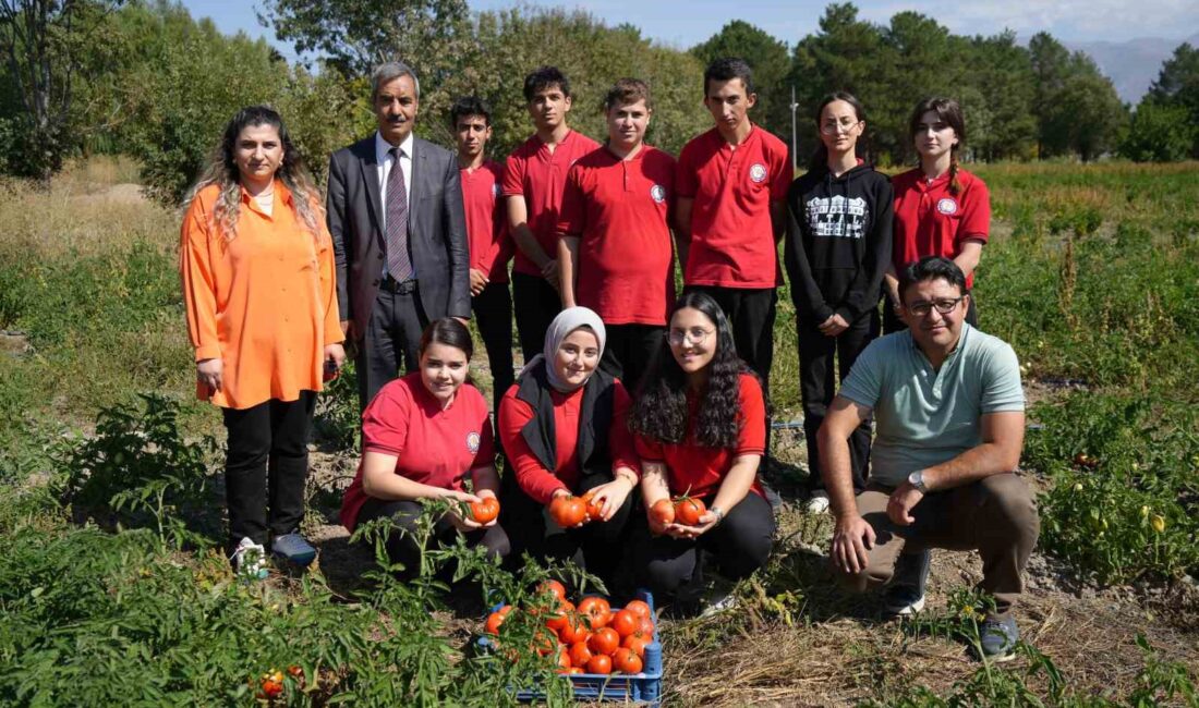 MESLEK LİSESİ ÖĞRENCİLERİ OKULUN